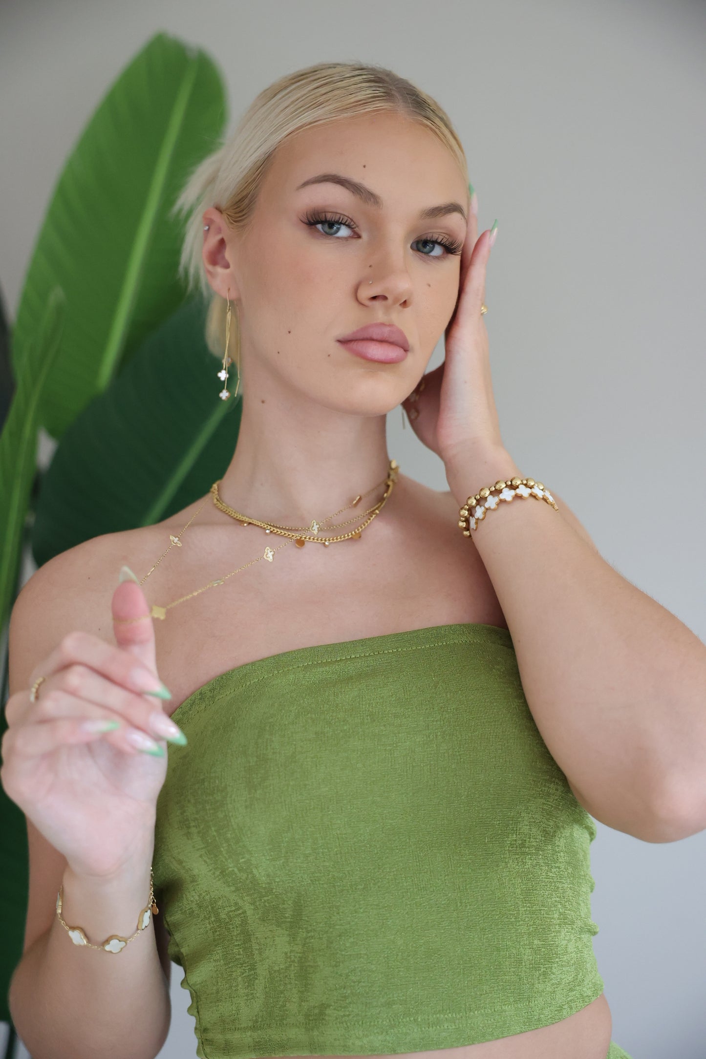 small ADRIANA - Edelstahlkette mit Kleeblättern weiß