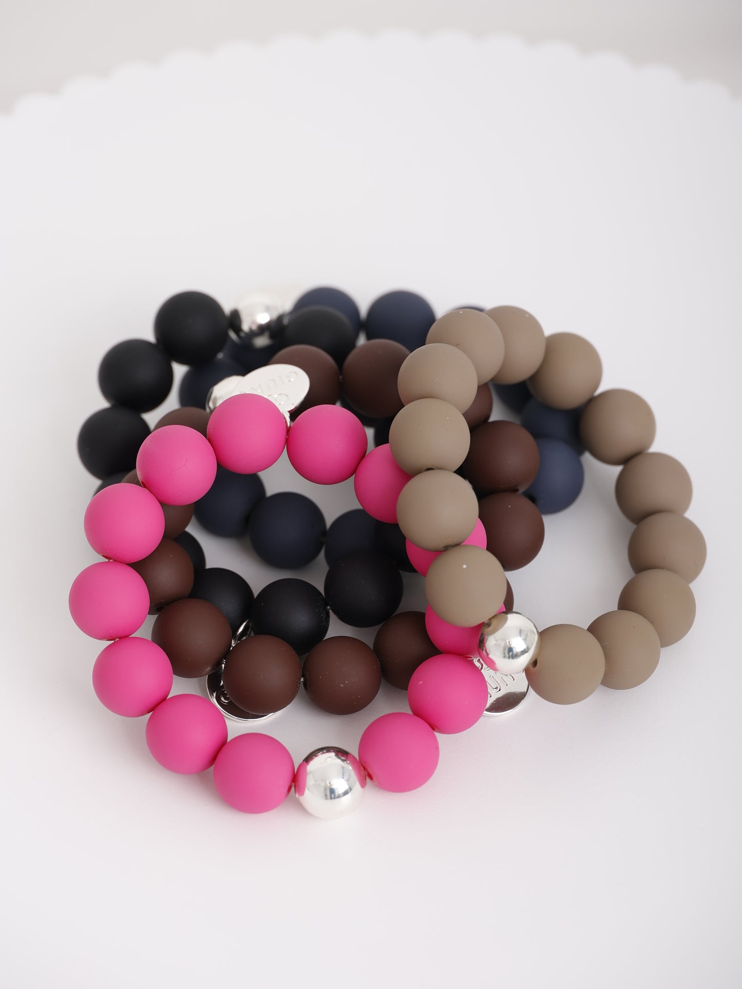 Big Pearly – Mattes Armband mit silberner Kugel