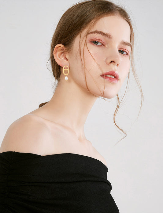 ESTELA - Edelstahlohrringe mit Theta und Perlen-Anhänger