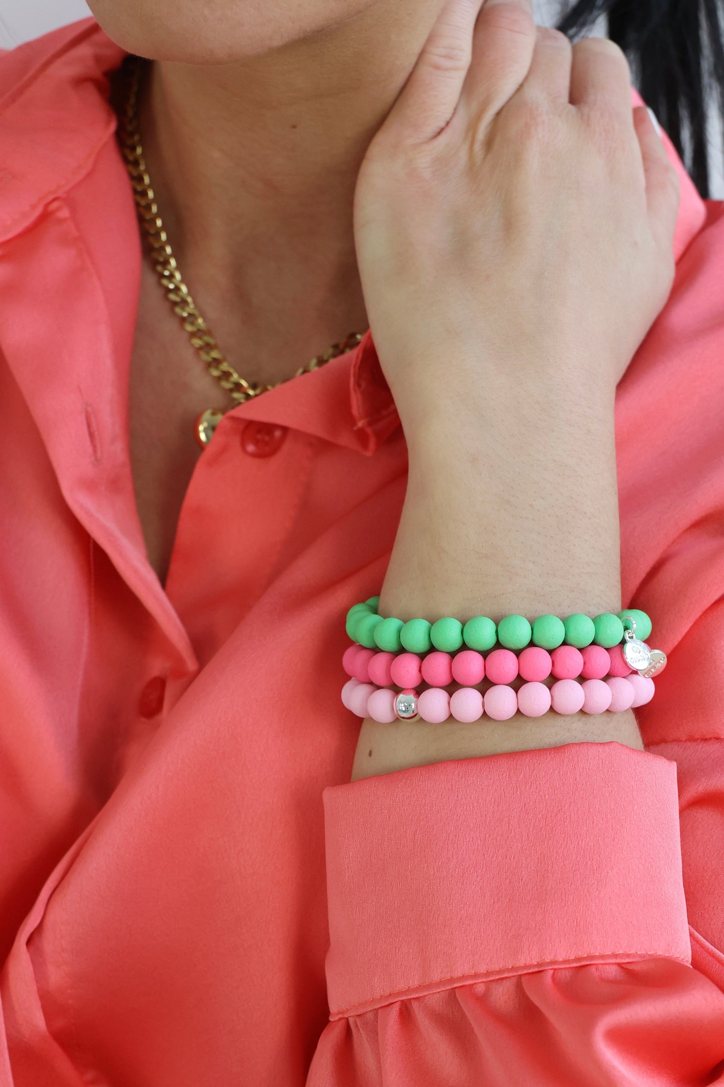 Elastisches Armband mit Holzperlen