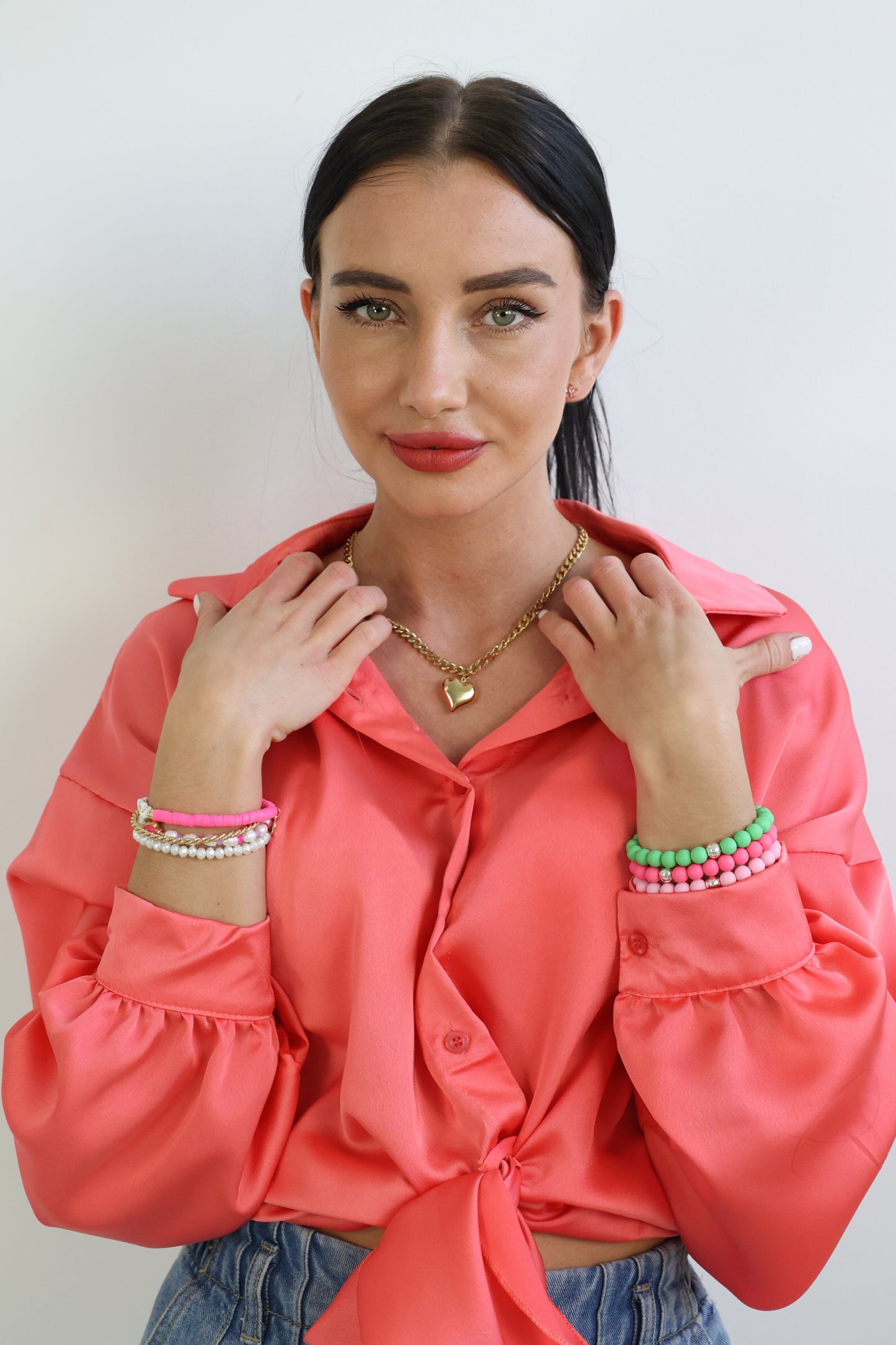 Elastisches Armband mit Holzperlen