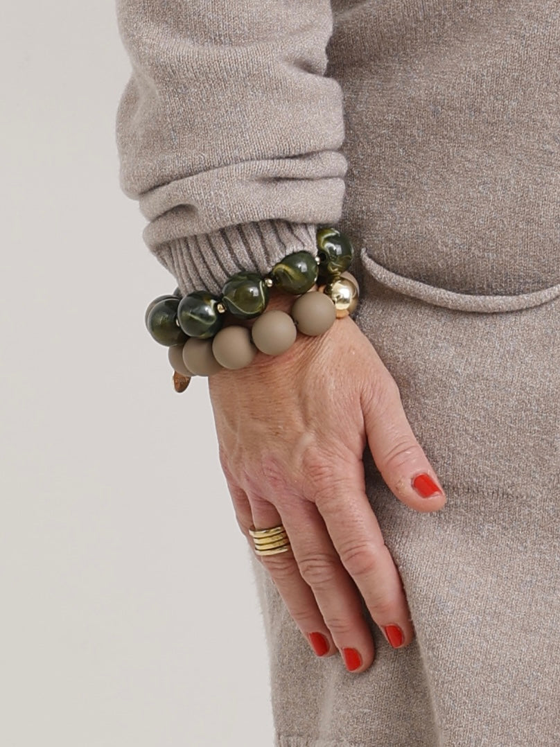 Big Pearly – Mattes Armband mit goldener Kugel