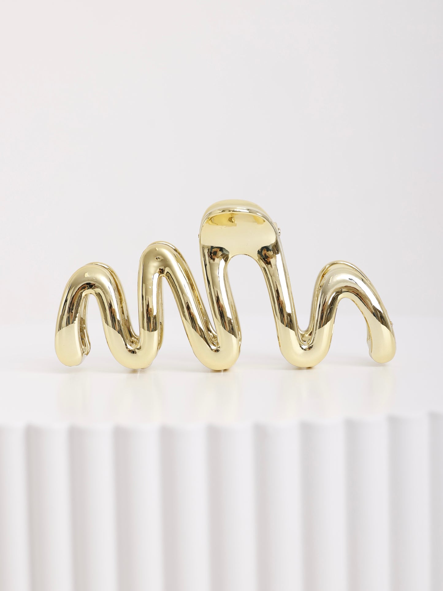 Wave Clip – goldene Haarklammer