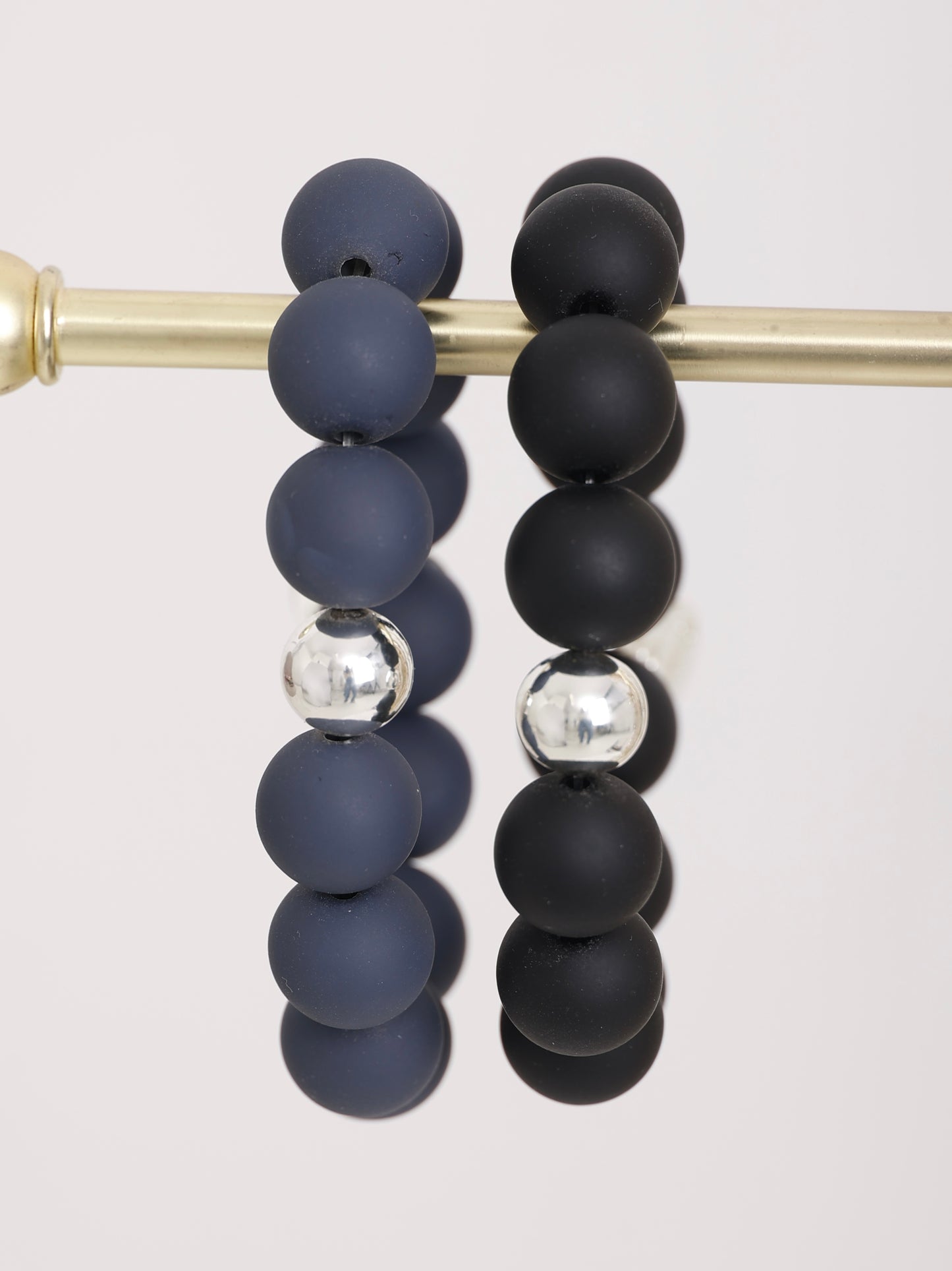 Big Pearly – Mattes Armband mit silberner Kugel