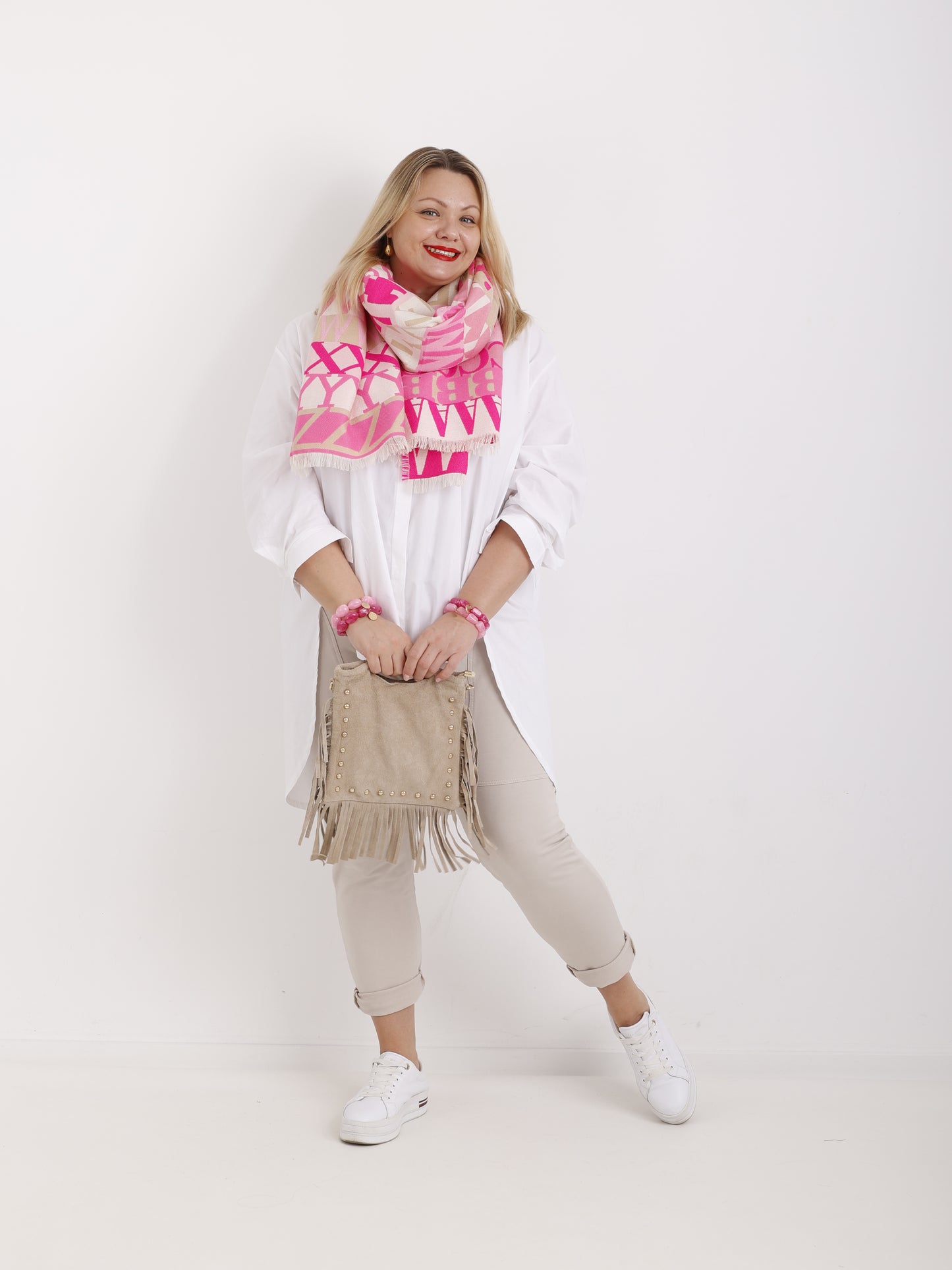 Letter Love Scarf – Statement-Schal in Pink & Beige