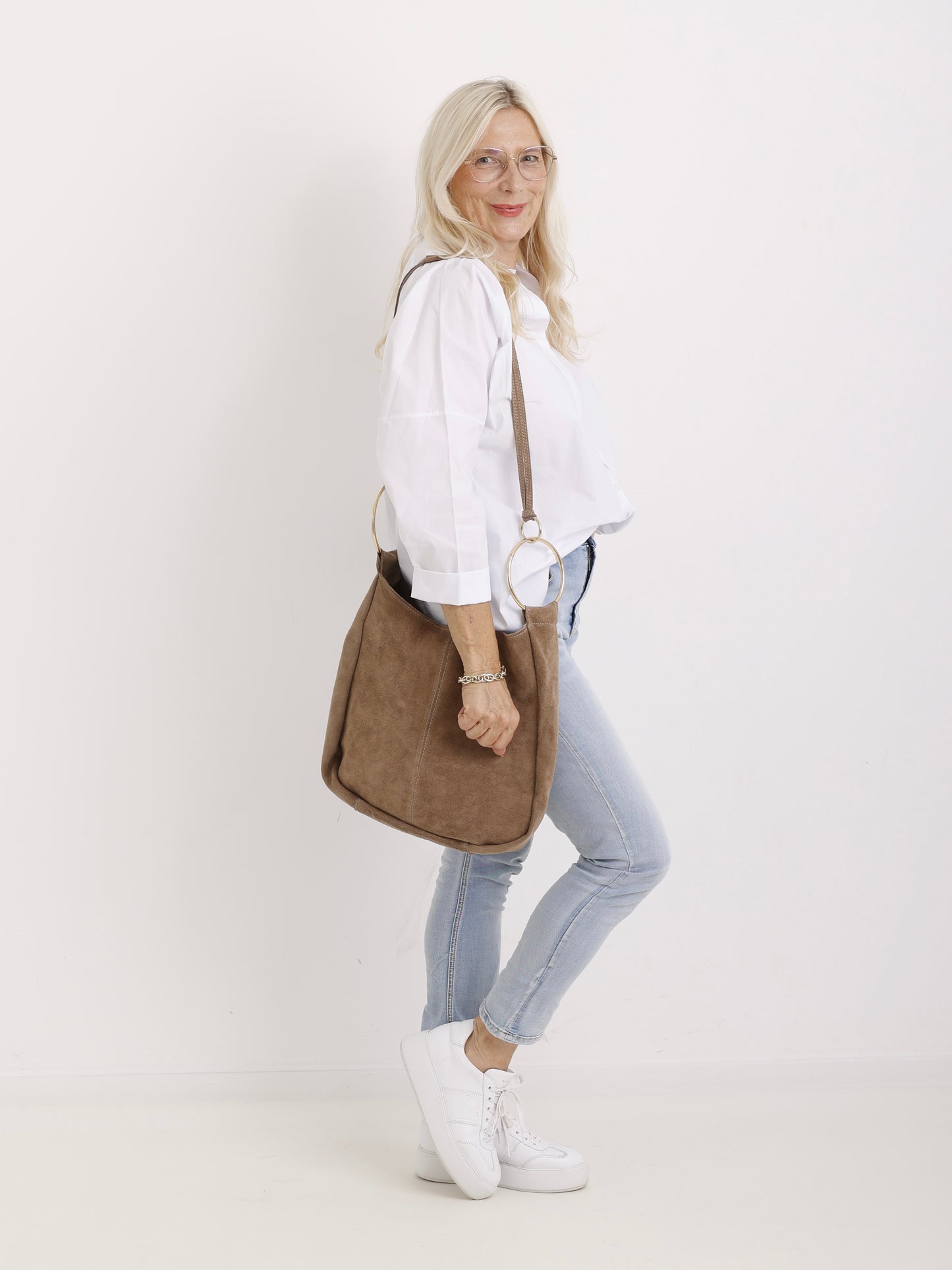 Golden Ring Bag – Wildledertasche mit goldenen Ringen