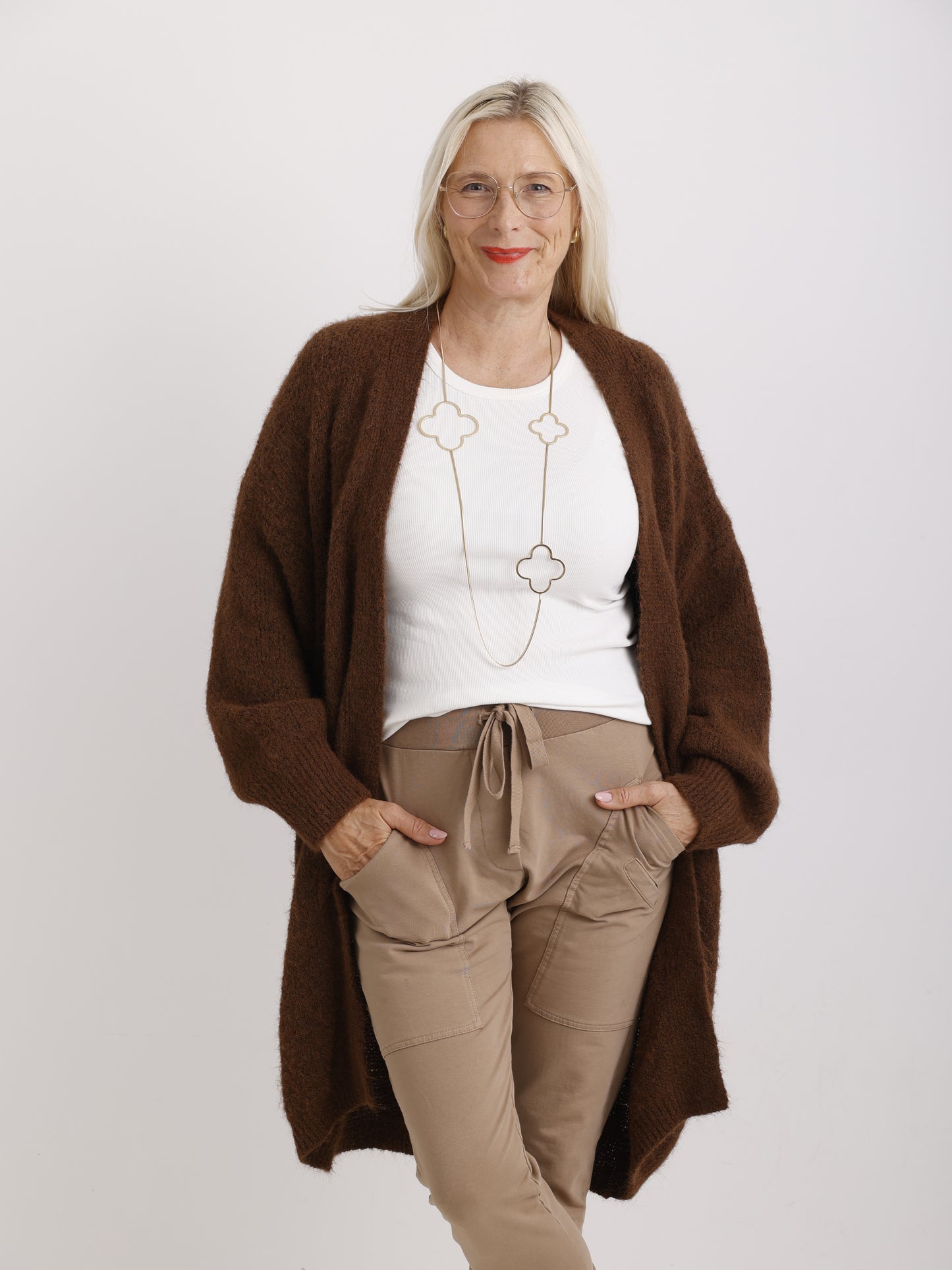 Golden Bloom Necklace – Lange Kette mit Blüten-Elementen