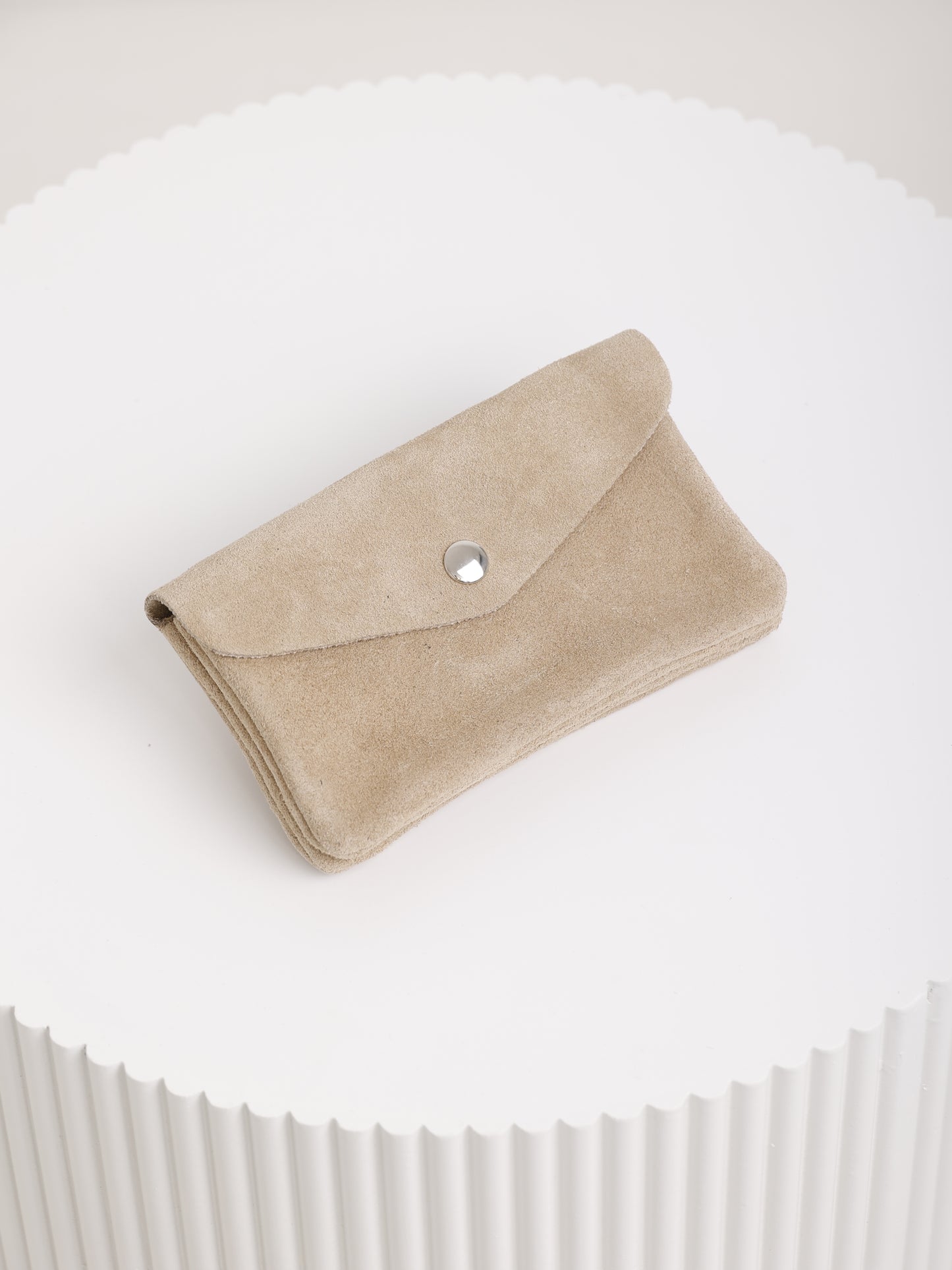 Luxe Suede Purse – Längliche Geldtasche aus Wildleder