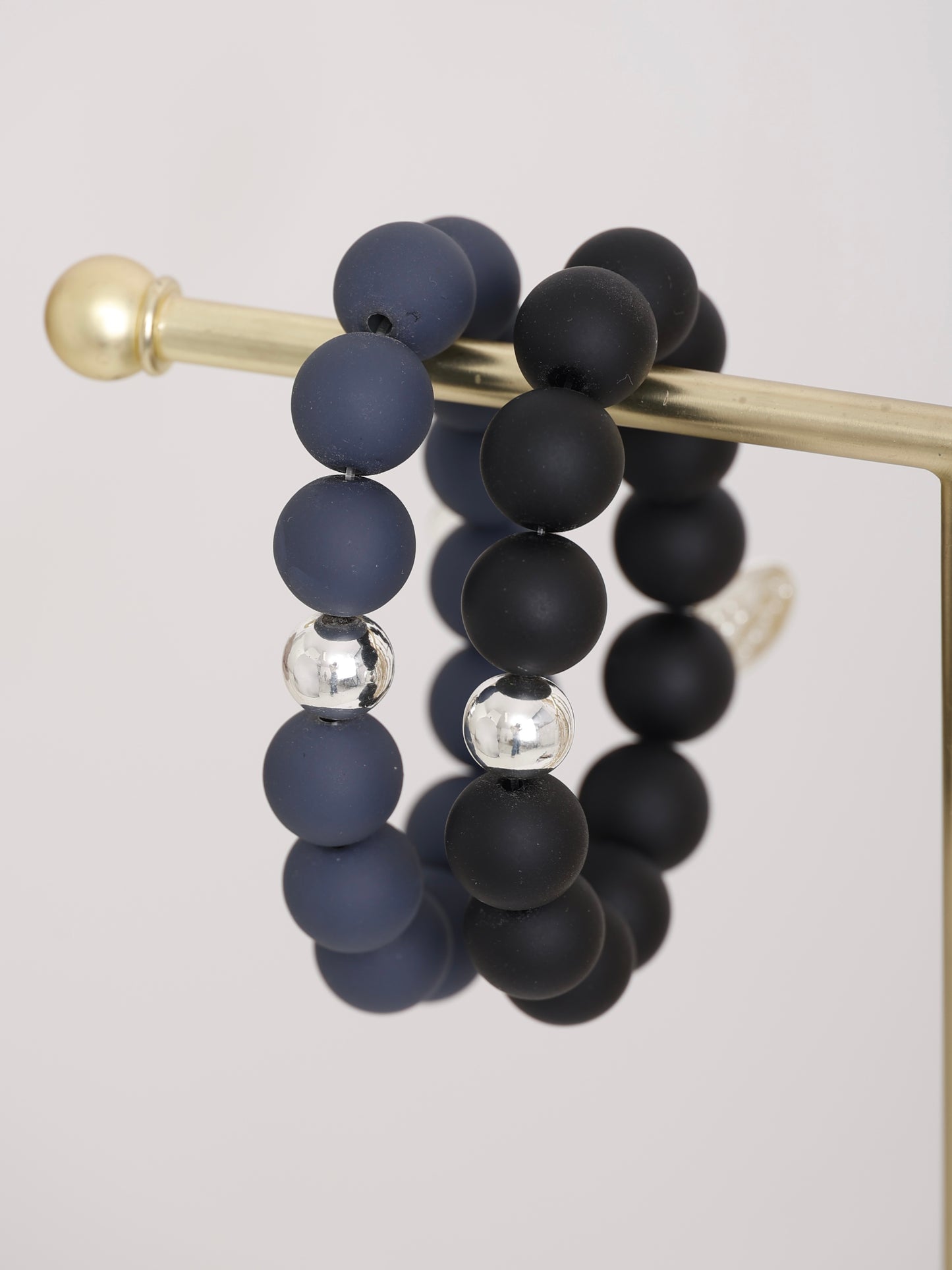 Big Pearly – Mattes Armband mit silberner Kugel