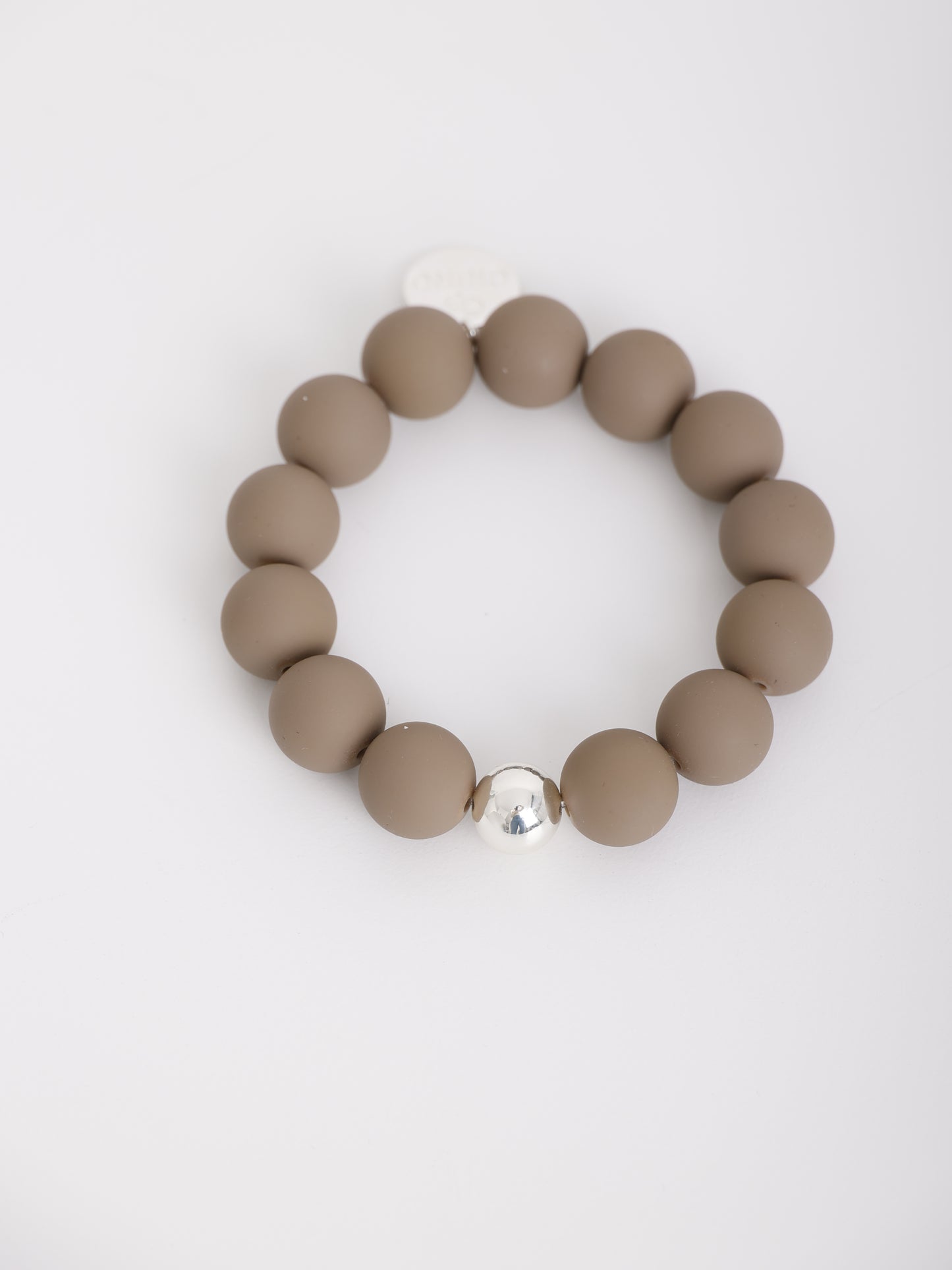 Big Pearly – Mattes Armband mit silberner Kugel