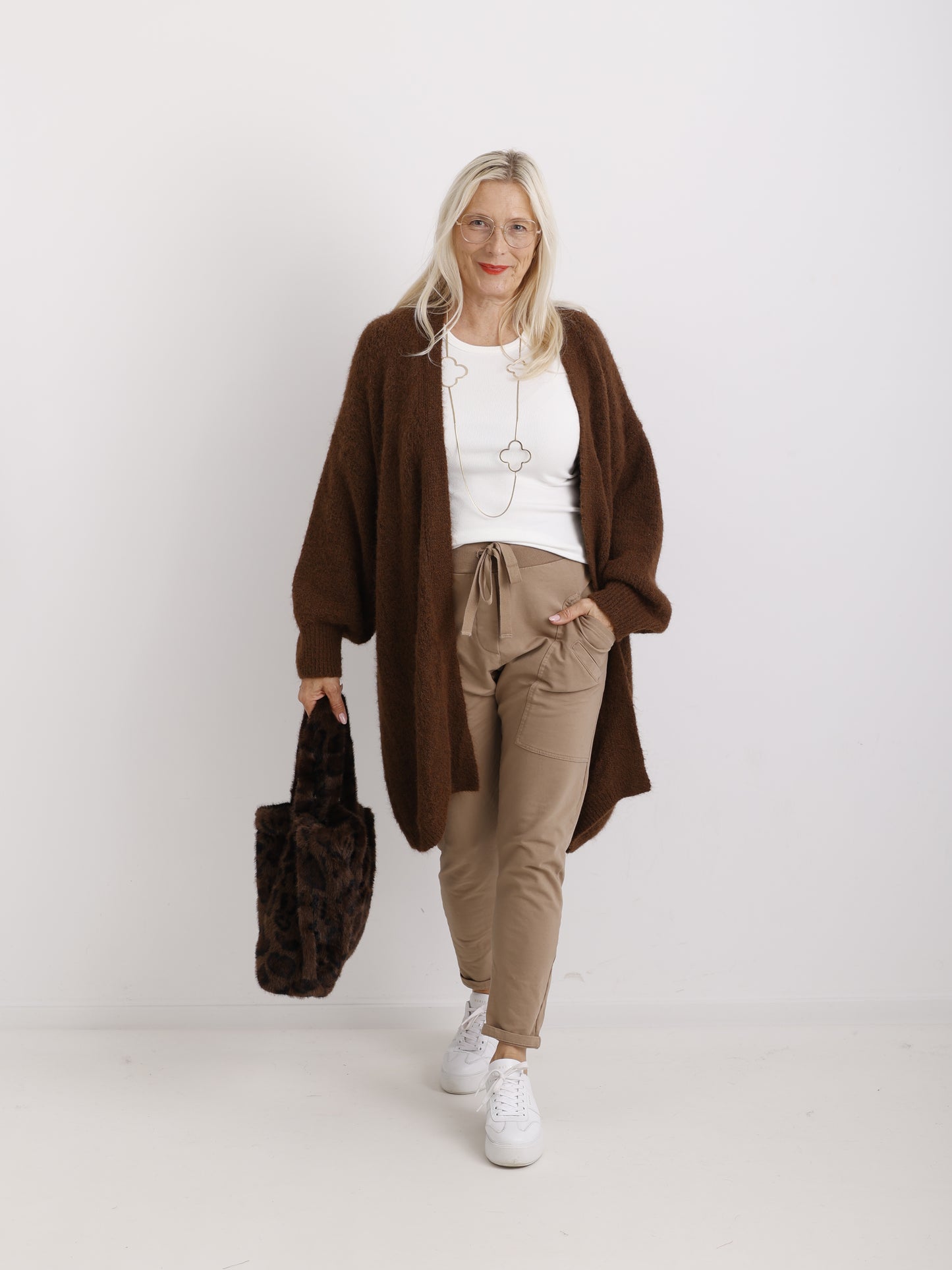 Golden Bloom Necklace – Lange Kette mit Blüten-Elementen