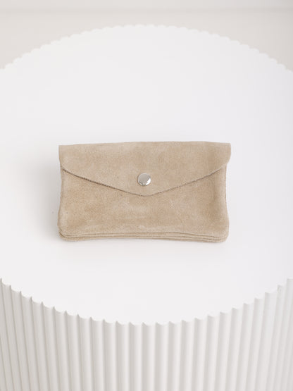 Luxe Suede Purse – Längliche Geldtasche aus Wildleder
