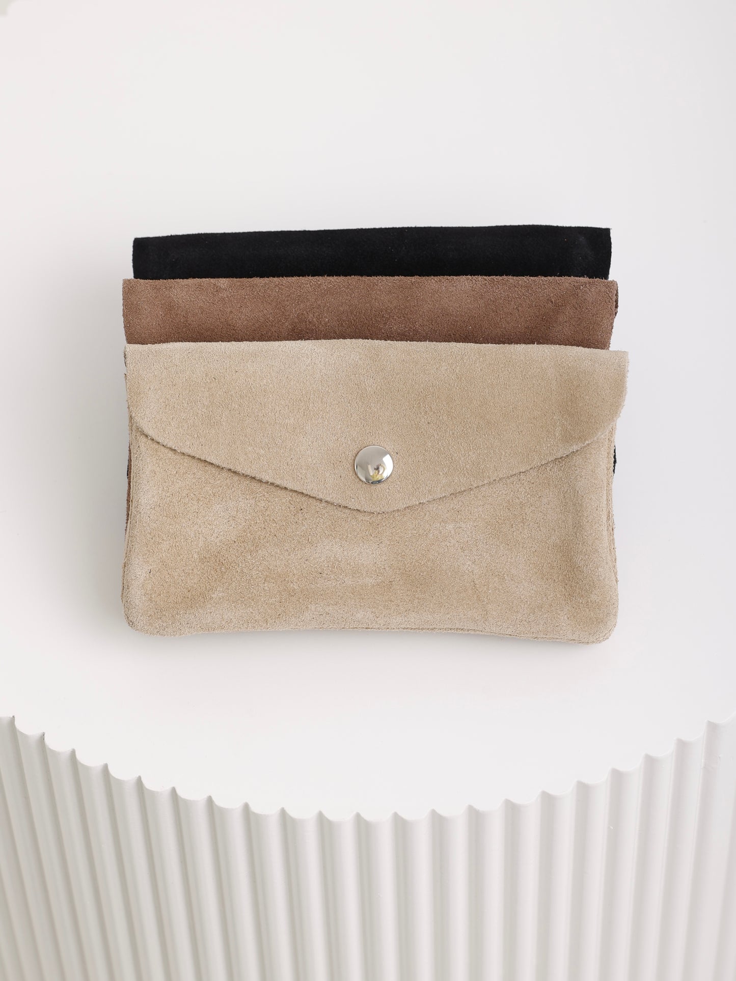Luxe Suede Purse – Längliche Geldtasche aus Wildleder
