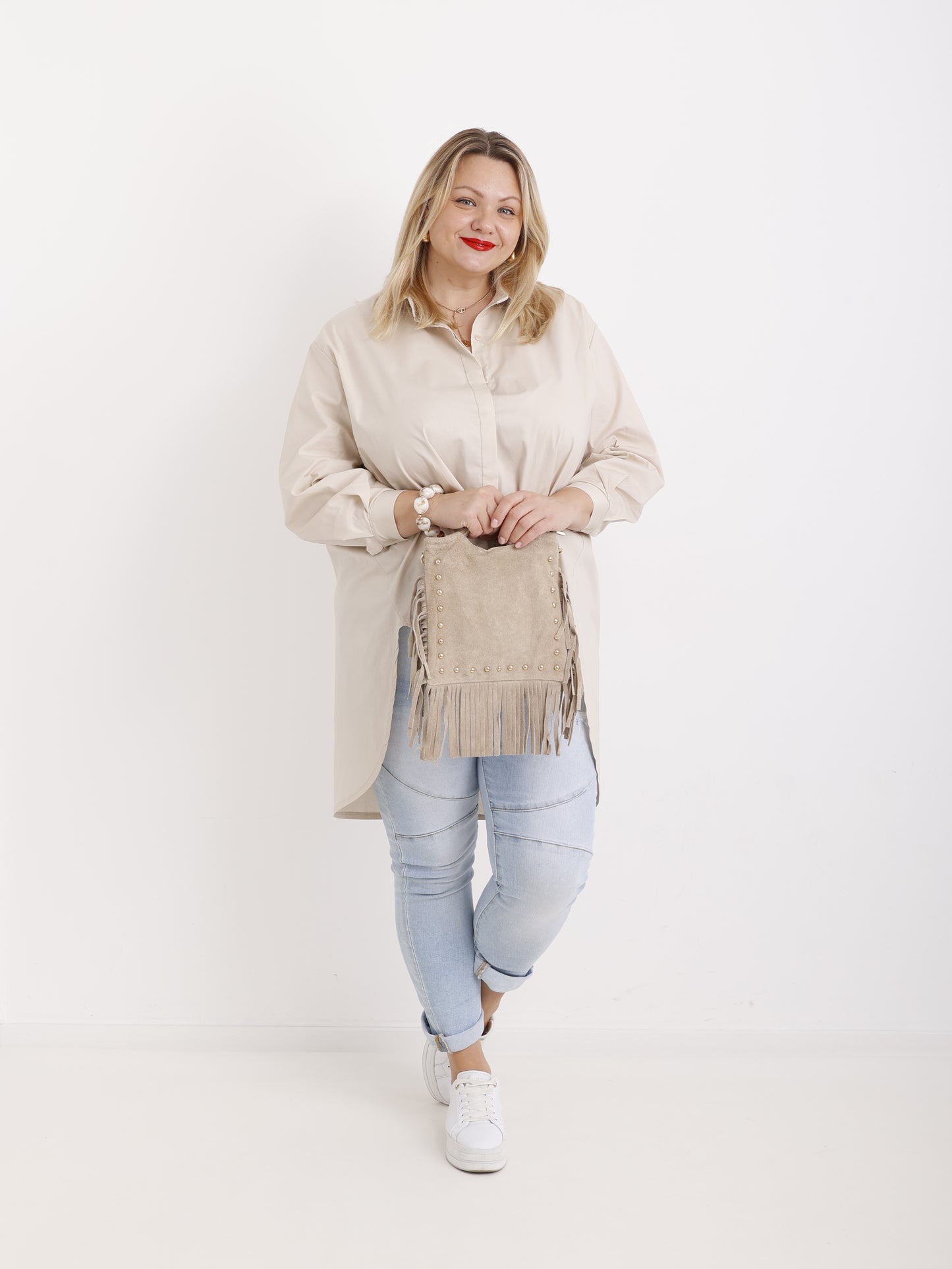 Golden Edge Bag – Wildledertasche mit Fransen & Nieten