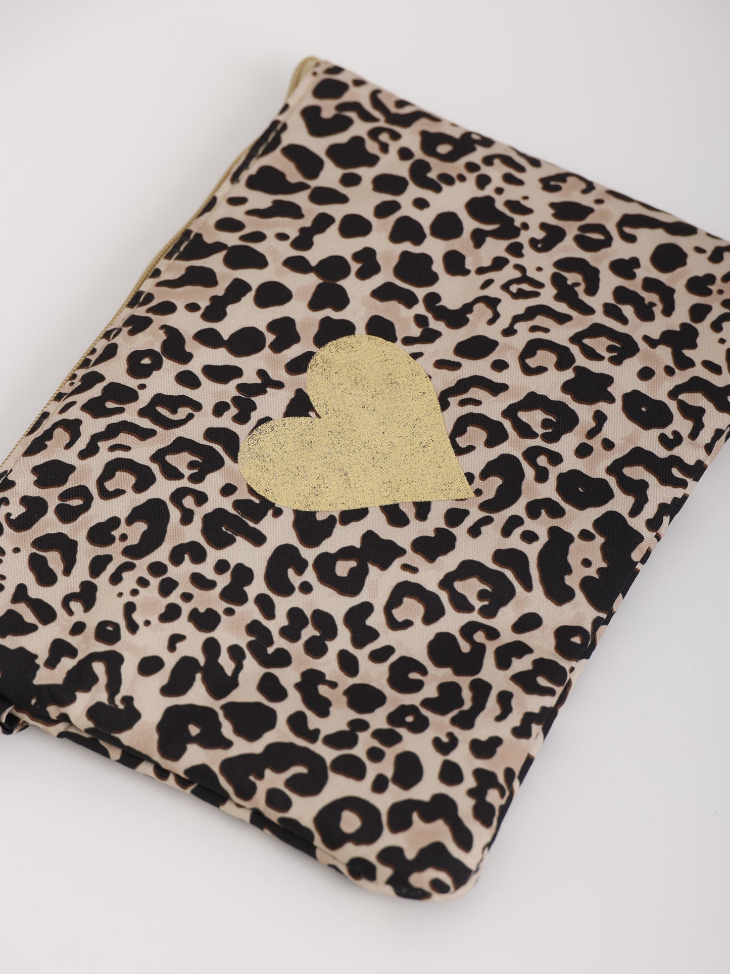 Leo Heart Pouch – Kosmetiktasche mit goldenem Herz