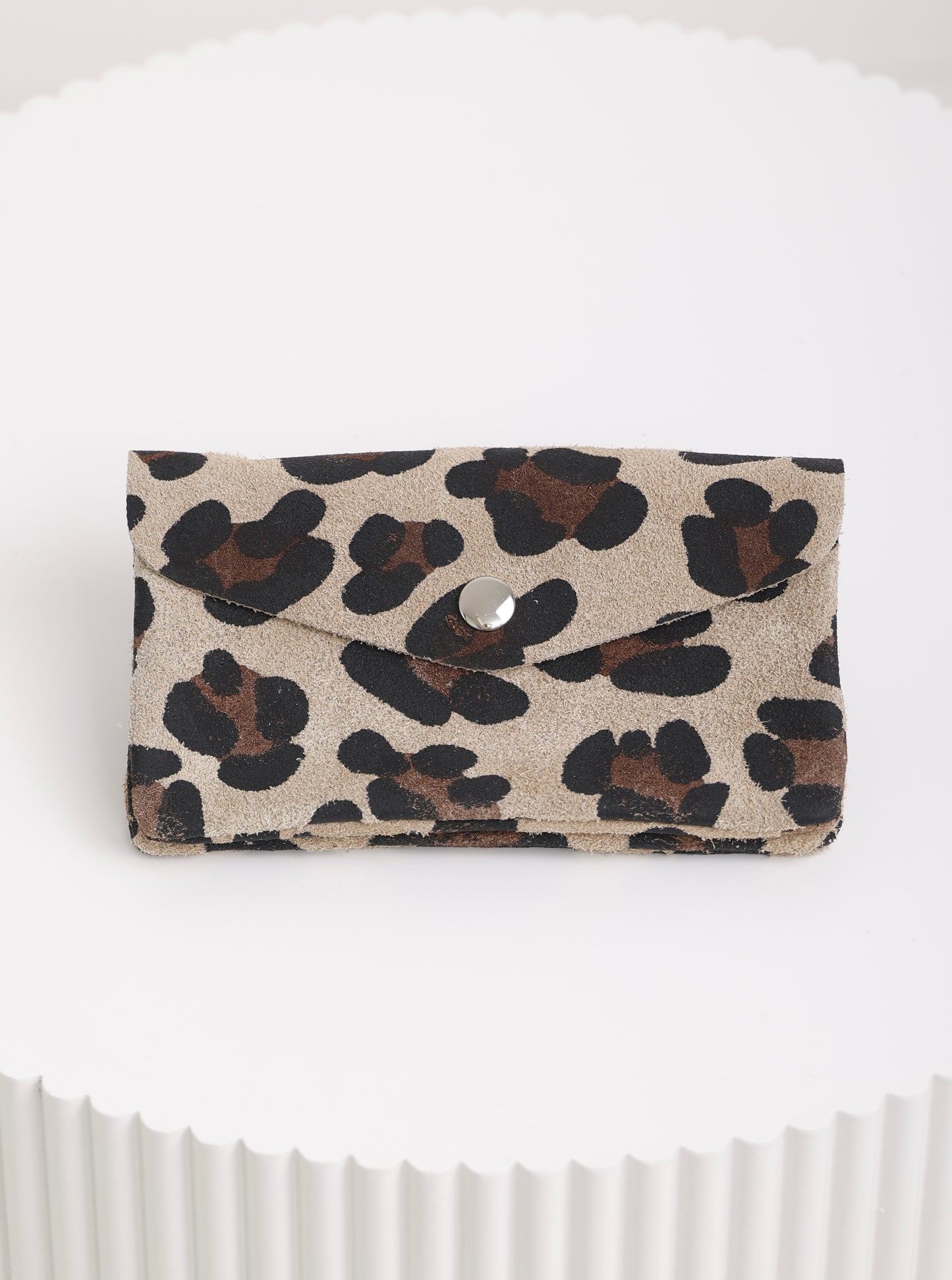 Wild Soft Suede – Längliche Geldtasche aus Wildleder in Animal-Optik