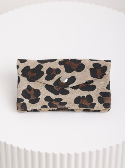Wild Soft Suede – Längliche Geldtasche aus Wildleder in Animal-Optik