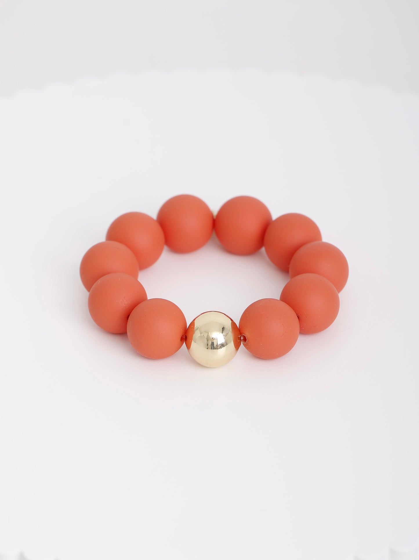 Big Pearly – Mattes Armband mit goldener Kugel