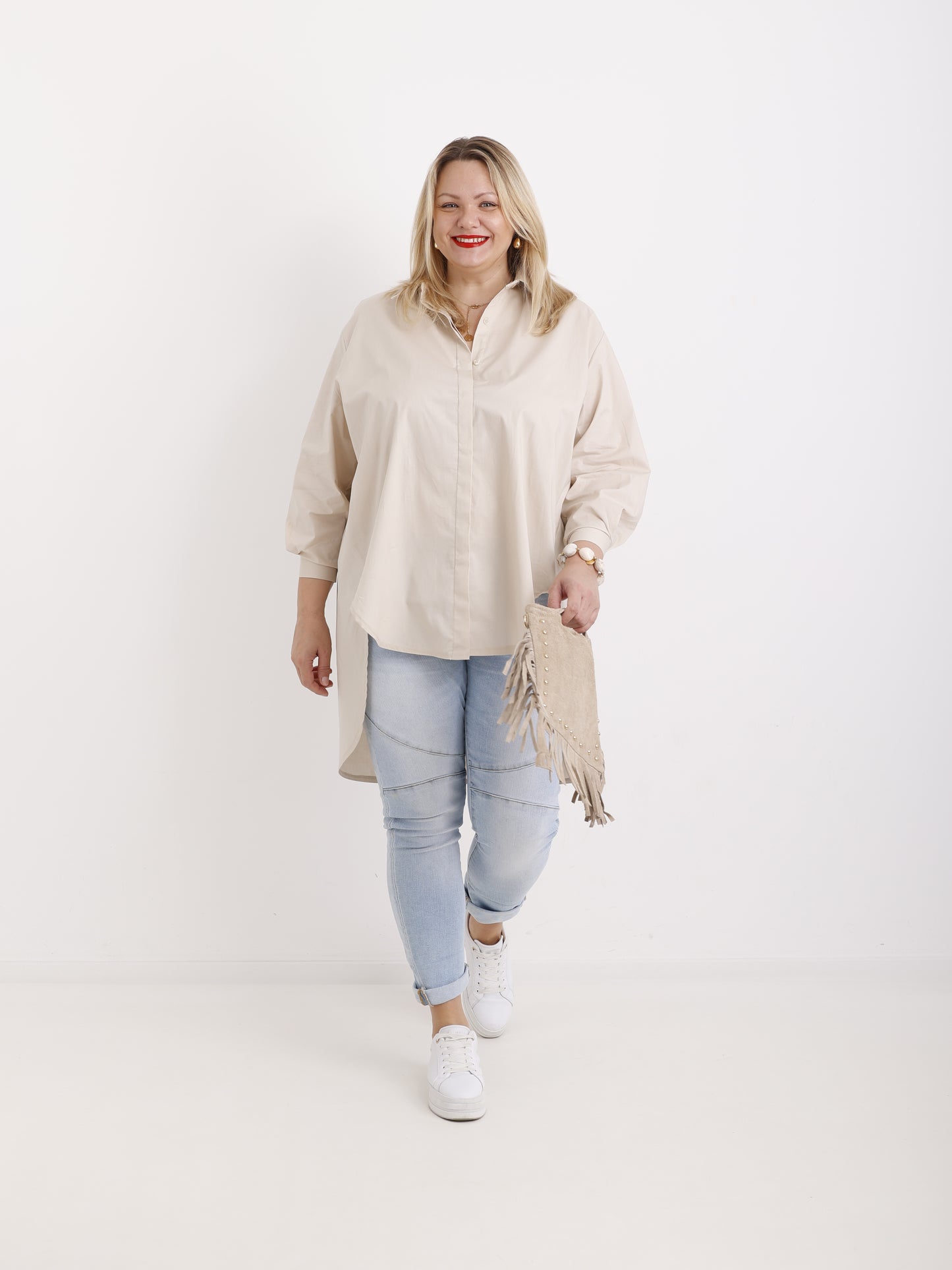 Golden Edge Bag – Wildledertasche mit Fransen & Nieten