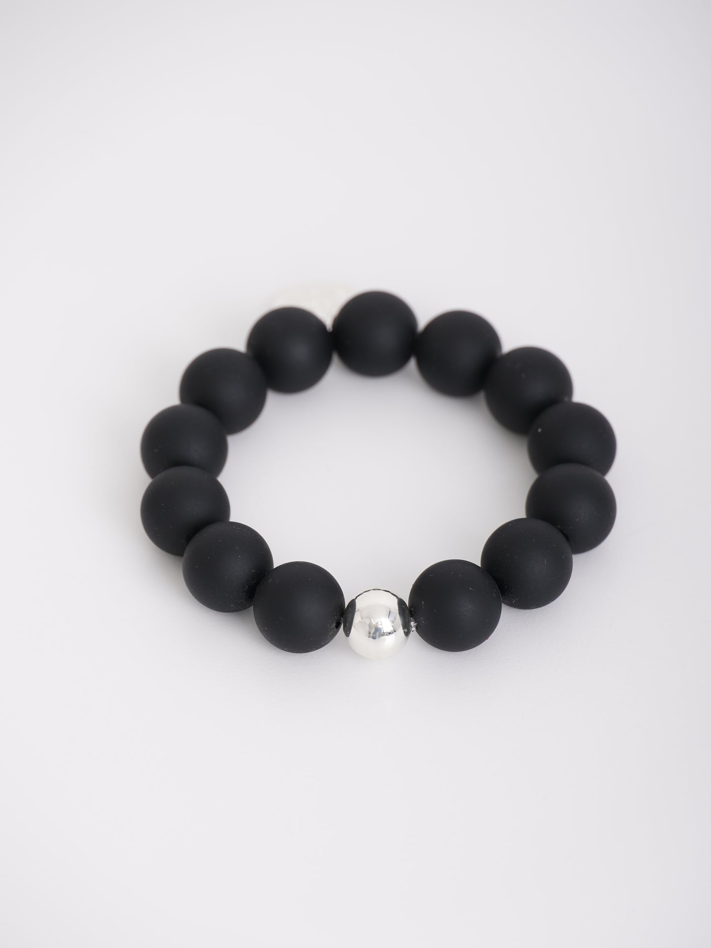 Big Pearly – Mattes Armband mit silberner Kugel