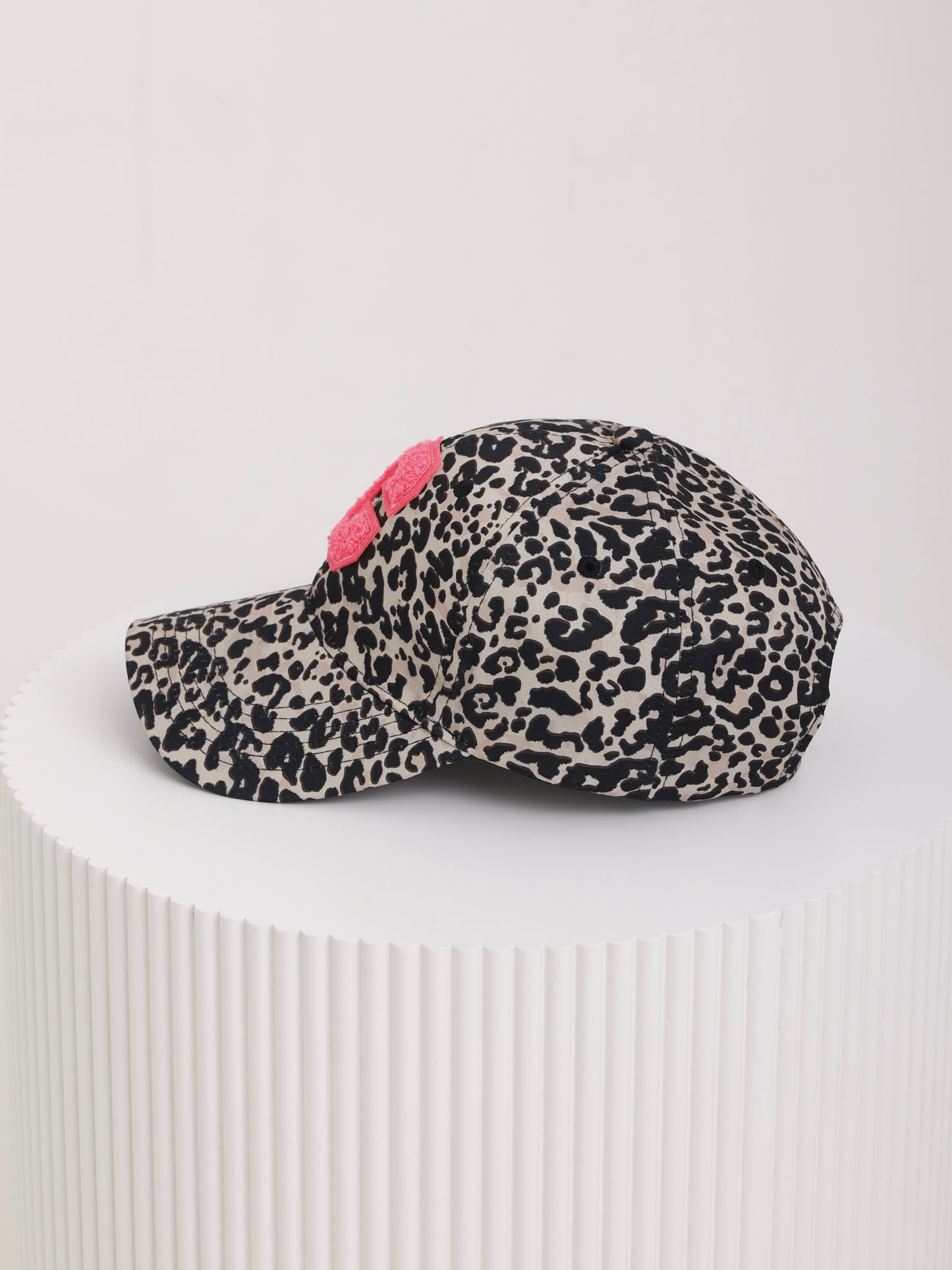 Leo C Cap – Cappy mit pinkem Statement
