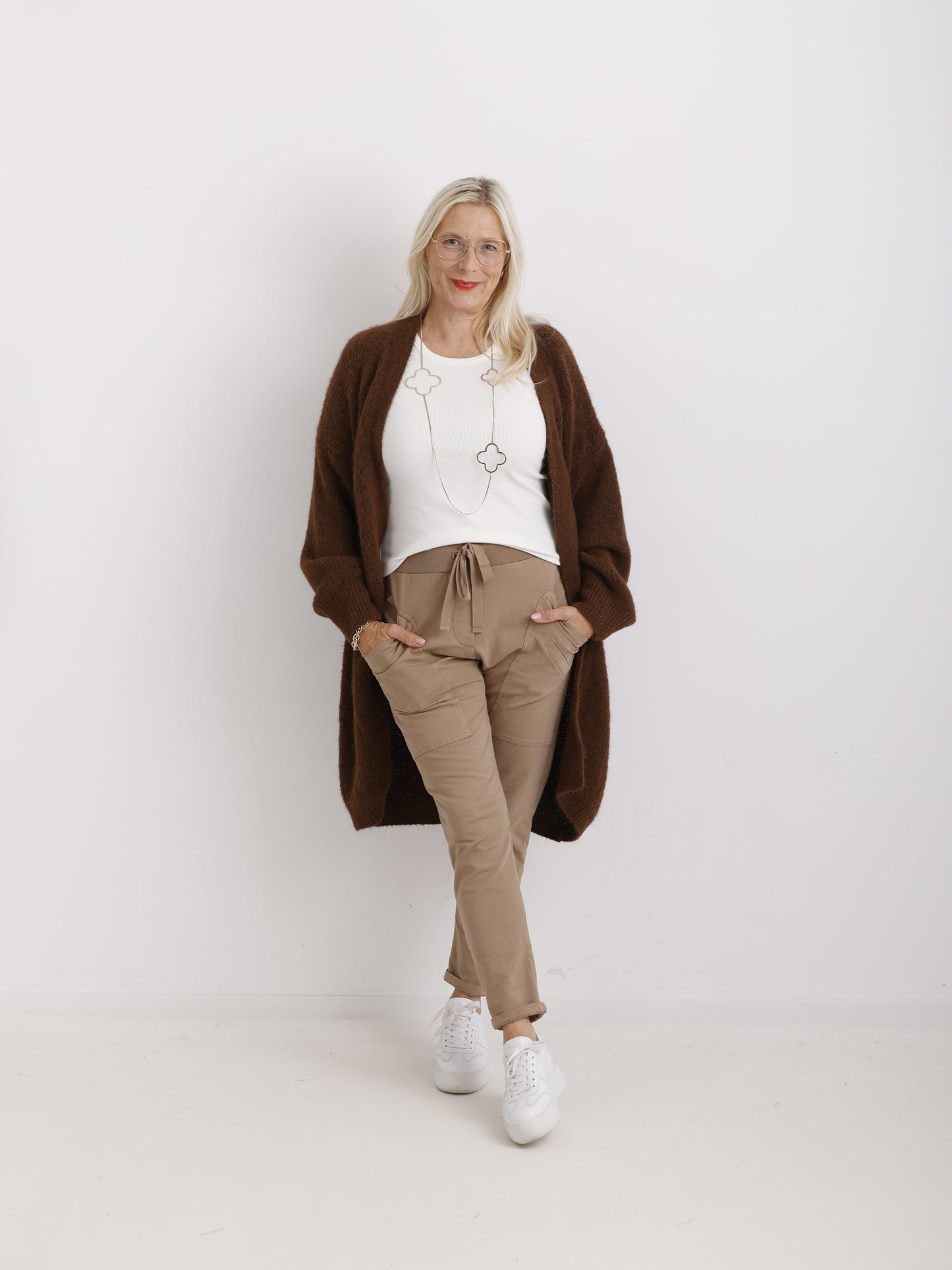 Golden Bloom Necklace – Lange Kette mit Blüten-Elementen